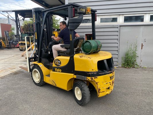 Chariot élévateur gaz Yale GLP30MX