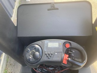 Préparateur de commandes à nacelle élevable Caterpillar NOL10N