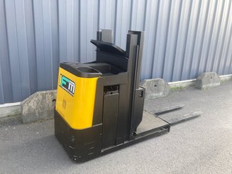 Préparateur de commandes à nacelle élevable Caterpillar NOL10N