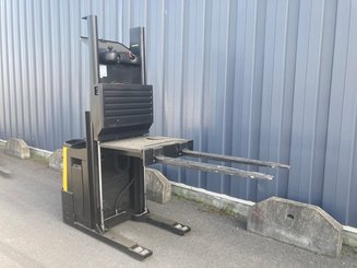 Préparateur de commandes à nacelle élevable Caterpillar NOL10N