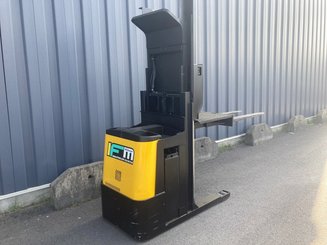 Préparateur de commandes à nacelle élevable Caterpillar NOL10N