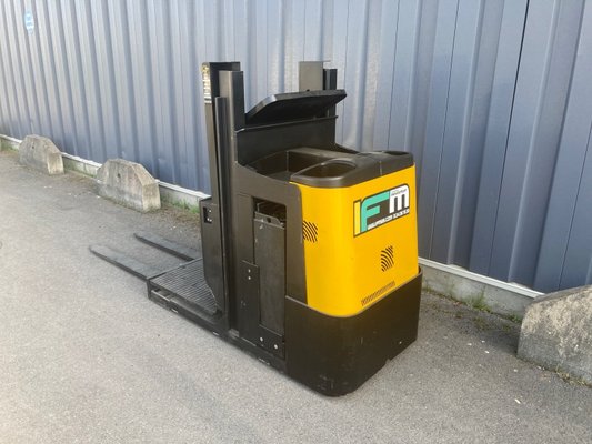 Préparateur de commandes à nacelle élevable Caterpillar NOL10N