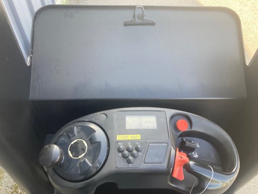 Préparateur de commandes à nacelle élevable Caterpillar NOL10N