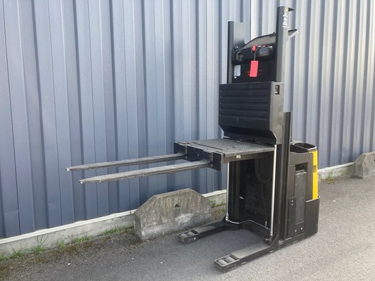 Préparateur de commandes à nacelle élevable Caterpillar NOL10N