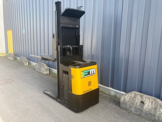 Préparateur de commandes à nacelle élevable Caterpillar NOL10N