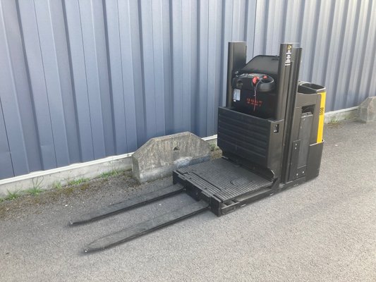 Préparateur de commandes à nacelle élevable Caterpillar NOL10N