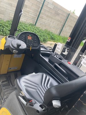 Chariot à mât rétractable Yale MR14