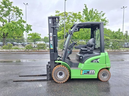 Chariot élévateur frontal 4 roues Hangcha XC25i