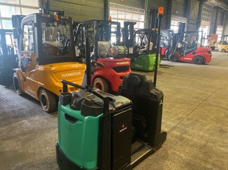 Tracteur de remorquage Mitsubishi TRB50