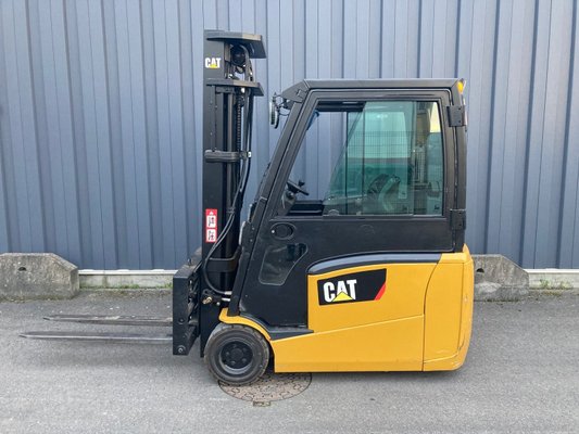 Chariot élévateur frontal 3 roues Caterpillar EP20