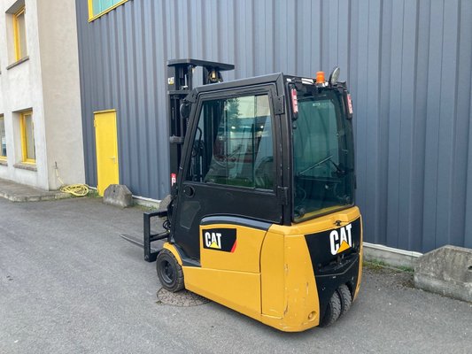 Chariot élévateur frontal 3 roues Caterpillar EP20