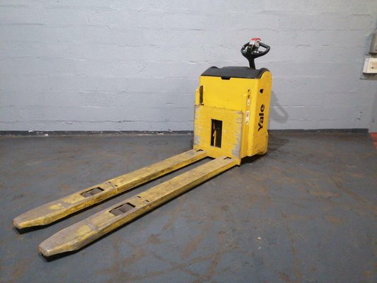 Transpalette accompagnant Yale MP30HD