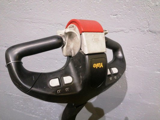Transpalette accompagnant Yale MP30HD