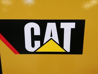 Chariot à mât rétractable Caterpillar NR16N