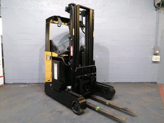 Chariot à mât rétractable Caterpillar NR16N