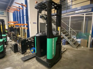Gerbeur porté debout Caterpillar NSR20N