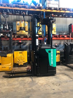 Gerbeur porté debout Caterpillar NSR20N
