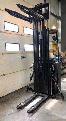 Gerbeur porté debout Caterpillar NSR16N