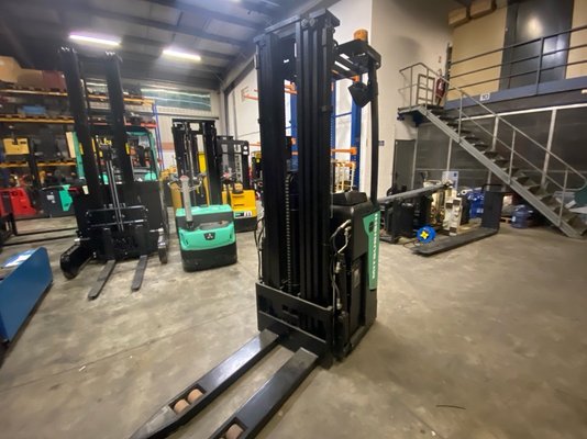 Gerbeur porté debout Caterpillar NSR16N