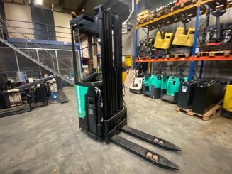 Gerbeur porté debout Caterpillar NSR16N