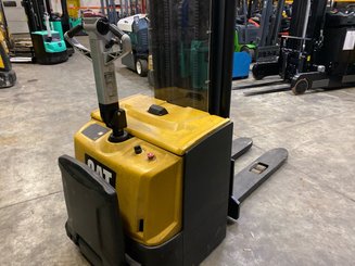 Gerbeur accompagnant Caterpillar NSP16N2R