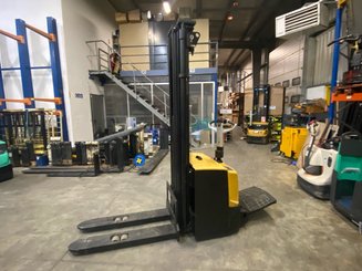 Gerbeur accompagnant Caterpillar NSP16N2R