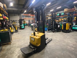 Gerbeur accompagnant Caterpillar NSP16N2R