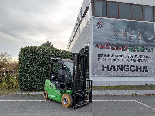 Chariot élévateur frontal 4 roues Hangcha XC30i