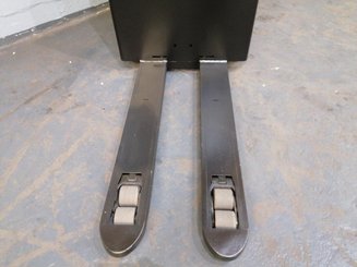 Préparateur de commande au sol Caterpillar NPR20N