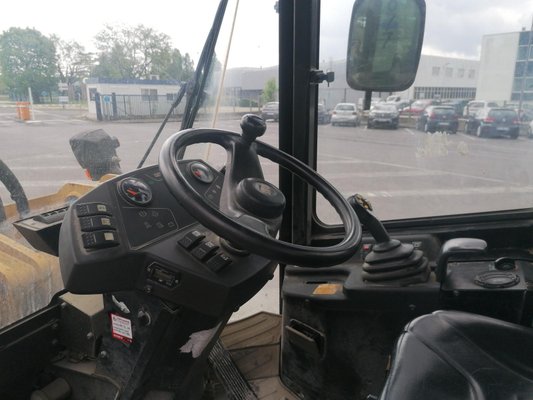 Chargeuse articulée Caterpillar 904B