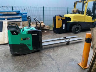 Transpalette porté debout Mitsubishi PBF20N3R Fourches 2400mm