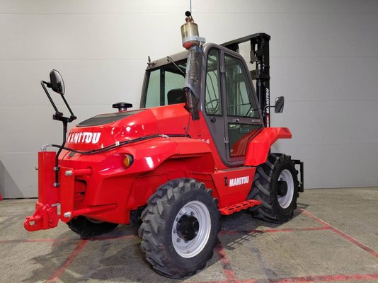 Chariot élévateur tout terrain Manitou M26-4 T3B