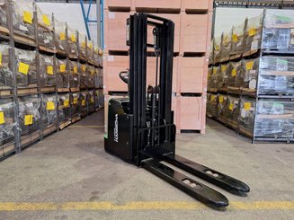 Gerbeur accompagnant Hangcha CDD16-AC1-LI