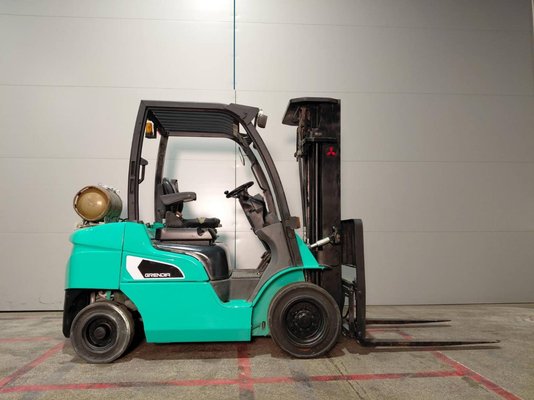 Chariot élévateur frontal 4 roues Mitsubishi FG25NT