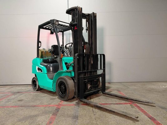 Chariot élévateur frontal 4 roues Mitsubishi FG25NT