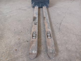 Préparateur de commande au sol Caterpillar NO20NE
