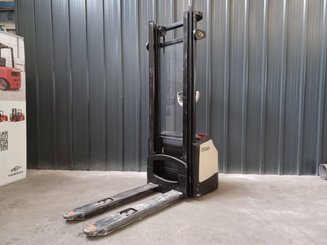 Gerbeur accompagnant Crown WF3000-1.0FT