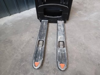Gerbeur accompagnant Crown WF3000-1.0FT