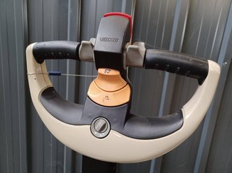 Gerbeur accompagnant Crown WF3000-1.0FT