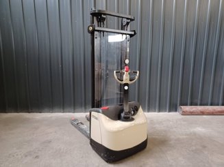 Gerbeur accompagnant Crown WF3000-1.0FT