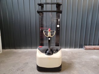 Gerbeur accompagnant Crown WF3000-1.0FT