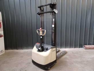 Gerbeur accompagnant Crown WF3000-1.0FT