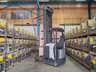 Chariot à mât rétractable UniCarriers UHD-200-DTFVXF-955