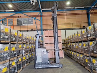 Chariot à mât rétractable UniCarriers UHD-200-DTFVXF-955