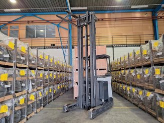 Chariot à mât rétractable UniCarriers UHD-200-DTFVXF-955