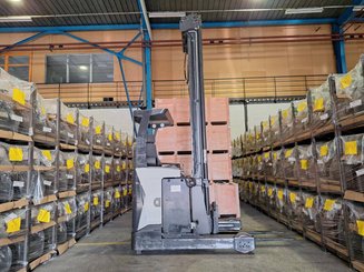 Chariot à mât rétractable UniCarriers UHD-200-DTFVXF-955