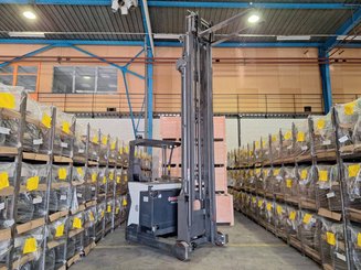 Chariot à mât rétractable UniCarriers UHD-200-DTFVXF-955