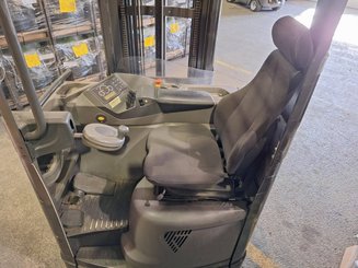 Chariot à mât rétractable UniCarriers UHD-200-DTFVXF-955
