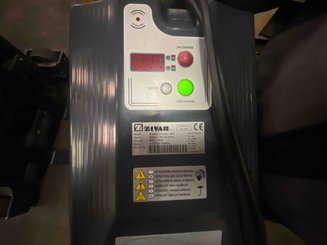 Chariot à mât rétractable UniCarriers UHD-200-DTFVXF-955