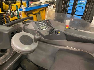 Chariot à mât rétractable UniCarriers UHD-200-DTFVXF-955